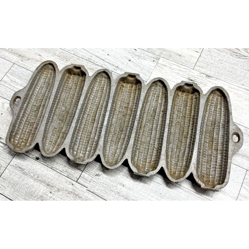 Vintage Corn Bread Pan Cast Aluminum‎ 7 Stick Cornbread Mold
